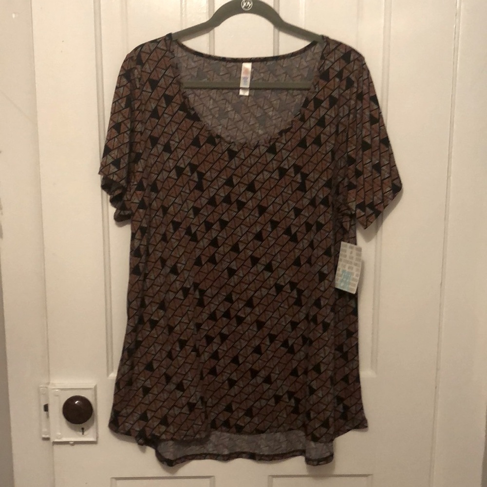 NWT Lularoe Classic T